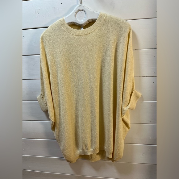 JOELLE – Soft Textured Oversized Top – Size P/S - Picture 3 of 10